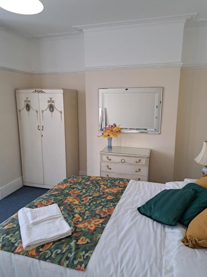 Double Room Available- London Seven Kings Seven Kings Train Station Ilford Zewnętrze zdjęcie