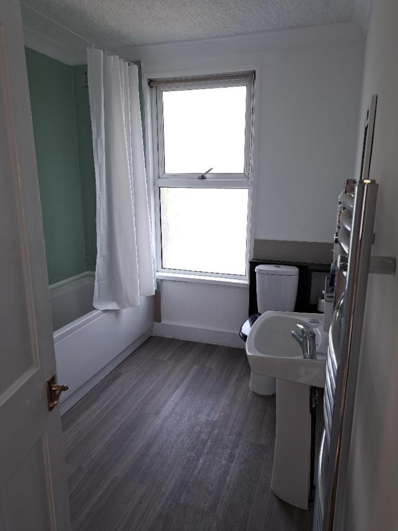 Double Room Available- London Seven Kings Seven Kings Train Station Ilford Zewnętrze zdjęcie